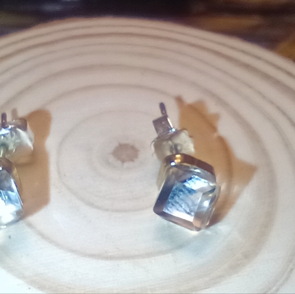 Crystal Cube Offset Post Earrings ❤️❤️❤️ Perfectly squared 😎🤓 - Picture 5 of 15